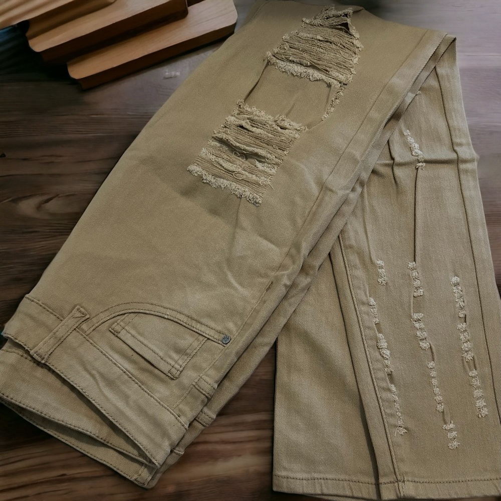 NWOT tags rip torn jeans